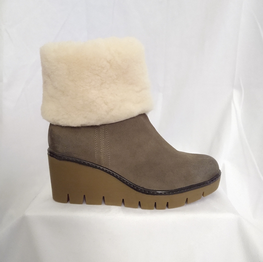 Cozy Vintage Foundry Co. Poppy Wedge Sherpa Bootie, Size 8